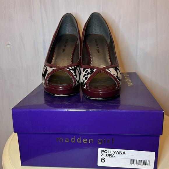 Madden Girl Platform Pumps. Black and white with red accent Zebra - Picture 10 of 10